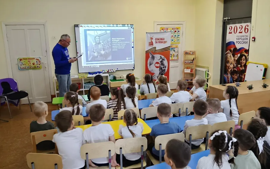 Волонтеры Победы проводят для юных нижегородцев уроки мужества о подвиге летчиков-героев в годы Великой Отечественной войны